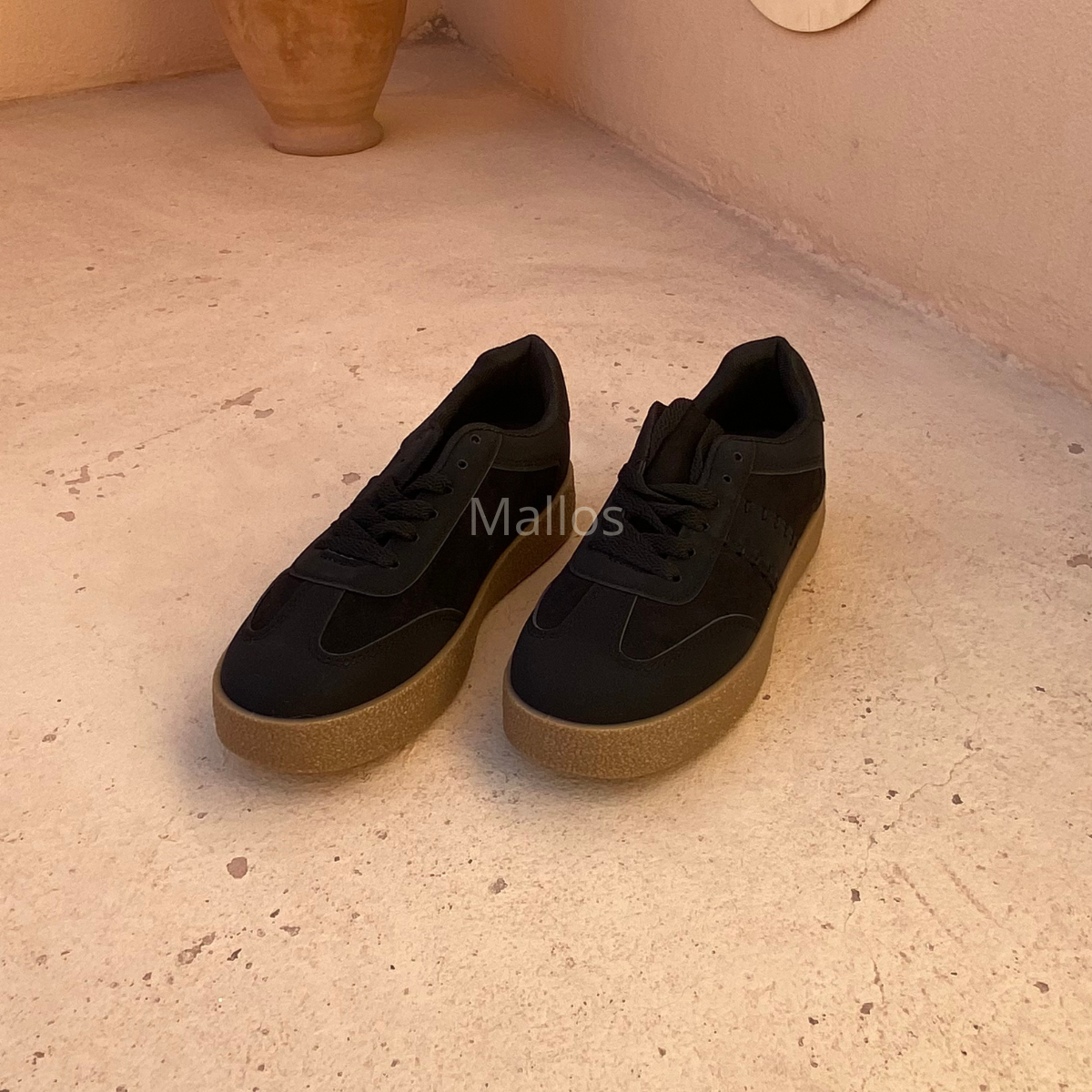 BASKET NOIR ; BASKET POUR FEMME ; BASKET NOIR POUR FEMME .