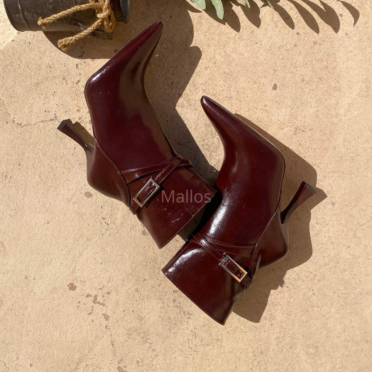 BOTTINES BORDEAUX ; BOTTINES POUR FEMME ; BOTTINE ; BOTTINE AVEC MOTIF ; BOTTINE A TALON