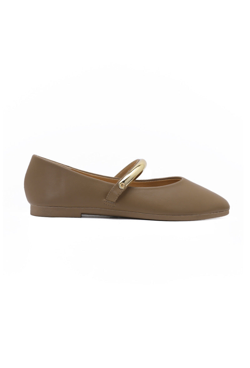 #ballerines #ballerinesfemme #ballerinesbeige #ballerineschic #ballerinesplates #ballerinesconfort #chaussuresfemme #chaussureschic #chaussuresplates #modefemme #lookchic #lookminimaliste #styleelegant #stylefemme #nude #beige #beigestyle #elegance #fashionwomen #outfitfemme #tenuequotidienne #casualchic #tendance2026 #mallos #mallosshoes #mallosfemme #chaussuresmallos #shopmallos #mallosstyle