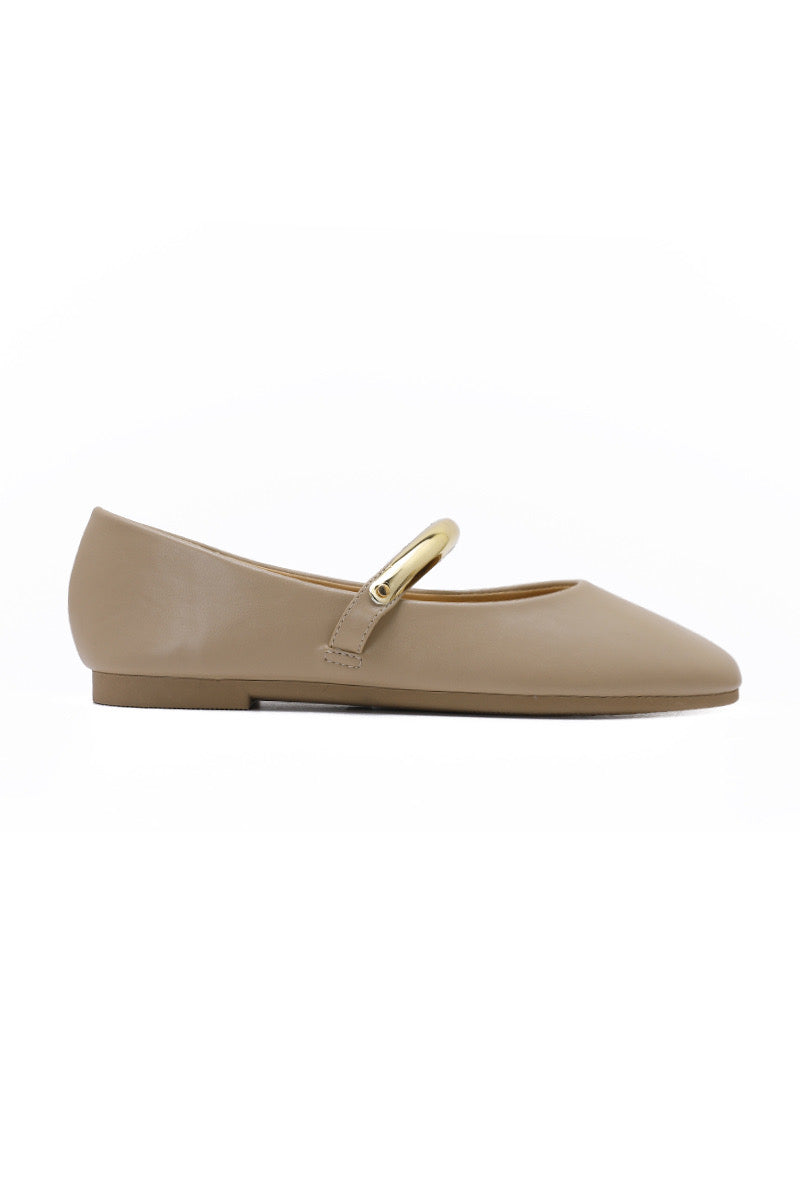 #ballerines #ballerinesfemme #ballerinesbeige #ballerineschic #ballerinesplates #ballerinesconfort #chaussuresfemme #chaussureschic #chaussuresplates #modefemme #lookchic #lookminimaliste #styleelegant #stylefemme #nude #beige #beigestyle #elegance #fashionwomen #outfitfemme #tenuequotidienne #casualchic #tendance2026 #mallos #mallosshoes #mallosfemme #chaussuresmallos #shopmallos #mallosstyle