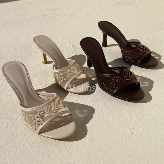 #chaussuresfemme #chaussuressanslacet #talonmoyen #talonchic #chaussureschic #modefemme #lookchic #styleelegant #tenuesoiree #chaussuressoirée #elegance #luxe #beige #ivoire #broderie #floral #fashionwomen #tendance2026 #outfitfemme #evenement #ceremonie #mallos #mallosshoes #mallosfemme #chaussuresmallos #shopmallos #mallosstyle