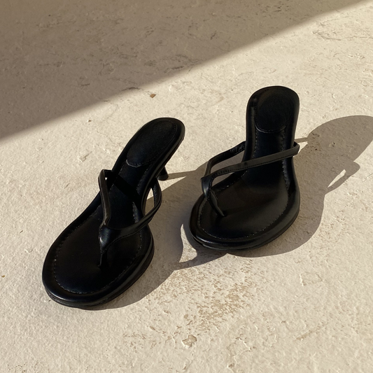 #sandaleschic #sandalesmode #sandalesminimalistes #sandalesmodernes #sandalesconfort #sandalesstyle #petittalon #talonbas #kittenheel #talonconfort #talonelegant #talonchic #talonstable #talonfemme #modefemme #lookchic #lookminimaliste #styleelegant #stylefemme #tendance2026 #fashionwomen #chicstyle #elegance #fashiondaily #outfitfemme #outfitdujour #lookdujour #tenuechic #tenueete #soiréechic #looksoirée #casualchic #noirintemporel #blackstyle #blackfas