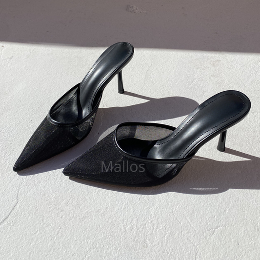 #escarpinsluxe #escarpinsnoirs #talonfin #chaussuresluxe #femmeelegante #stylehautdegamme #modefemme #chicintemporel #couturestyle #luxuryshoes #blackheels #eveninglook #fashionluxury #escarpinsfemme #mallos #mallosshoes #chaussuresmaroc #tendanceluxe #designraffine #modernfeminity