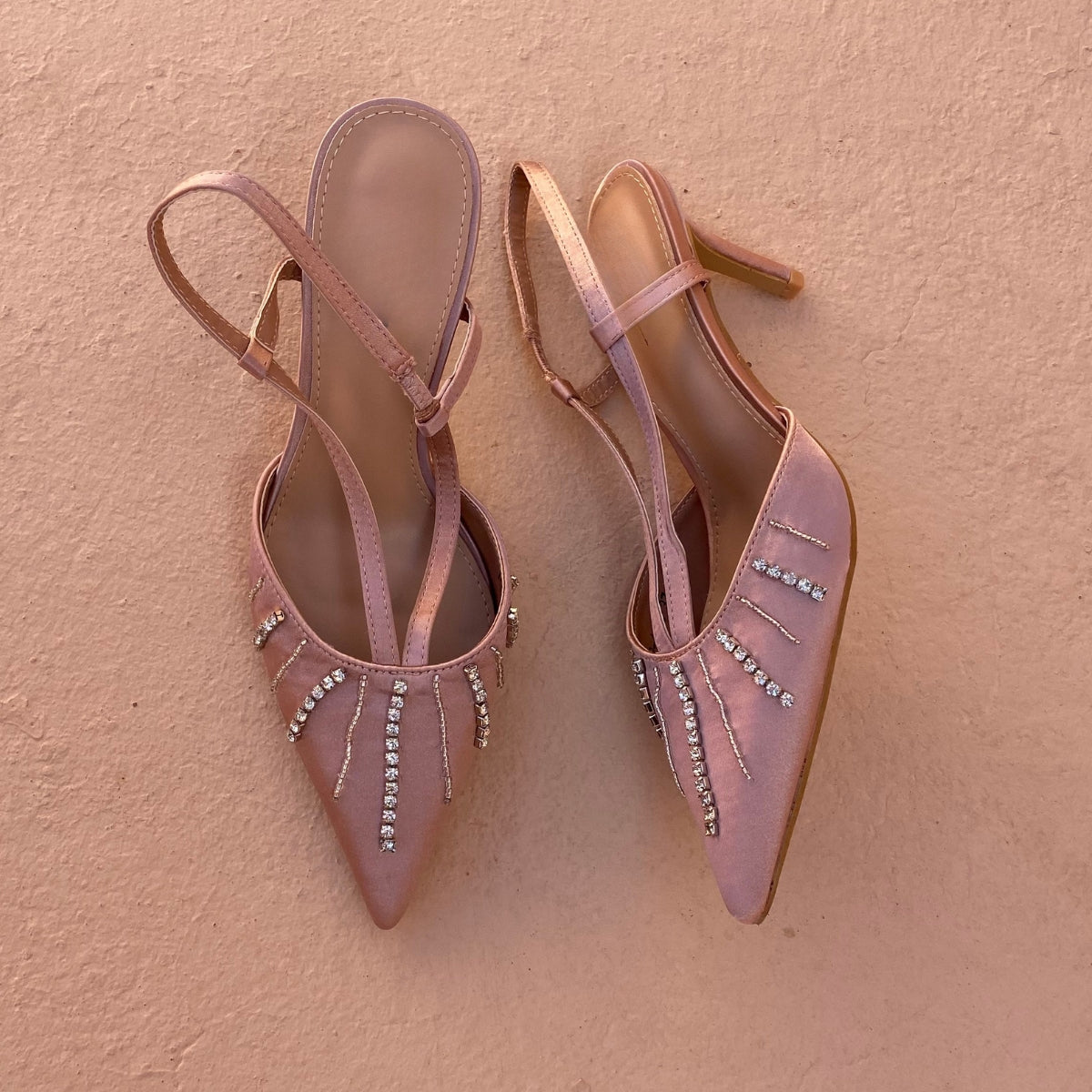 escarpin . talon . chaussure femme . chaussure . escarpin ouvert .