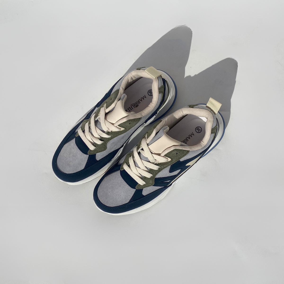 Baskets Bleu