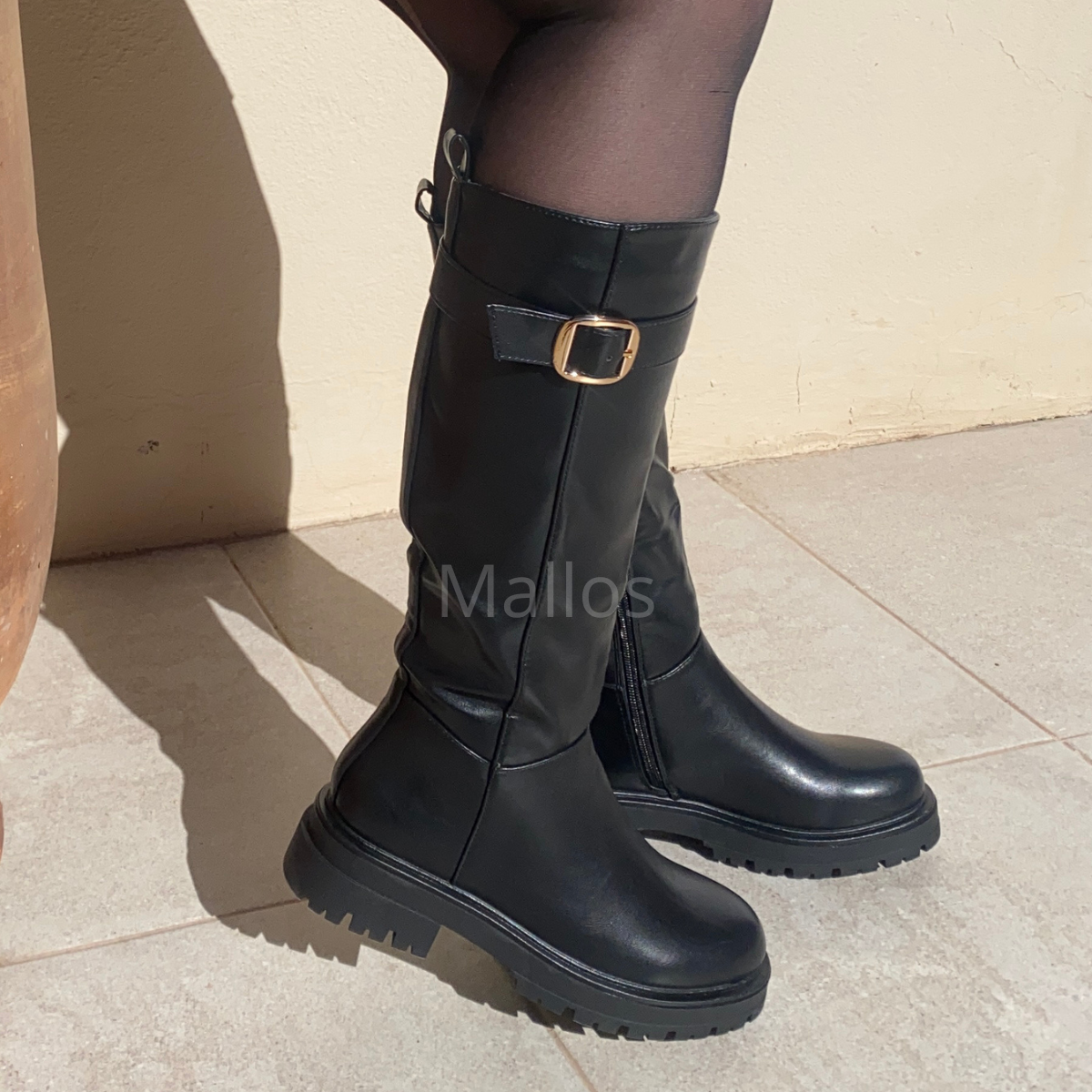 #bottesnoires #bottesfemme #bottesstyle #botteschic #bottestendance #chaussuresfemme #chaussureshiver #lookhiver #styleurbain #modefemme #fashionboots #winterboots #blackboots #dailylook #outfitchic #boutiquefemme #mallos #mallosstyle #mallosboots #elegancefeminine