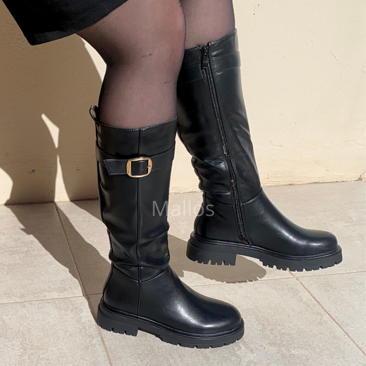 #bottesnoires #bottesfemme #bottesstyle #botteschic #bottestendance #chaussuresfemme #chaussureshiver #lookhiver #styleurbain #modefemme #fashionboots #winterboots #blackboots #dailylook #outfitchic #boutiquefemme #mallos #mallosstyle #mallosboots #elegancefeminine