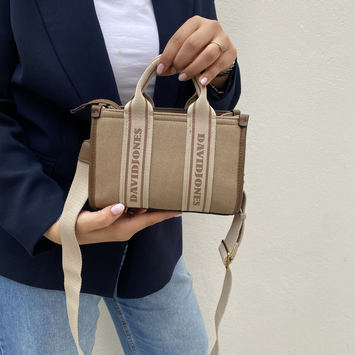 #Mallos #SacFemme #StyleChic #ModeFemme #Tendance #Elegant #DailyBag #FashionStyle #LookDuJour