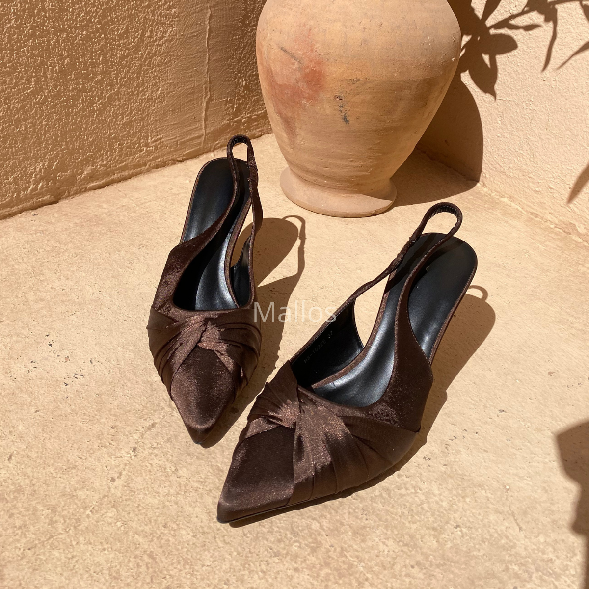 ESCARPIN POUR FEMME ; ESCARPIN MARRON CLASSE ; ESCARPIN HIVERNALE .