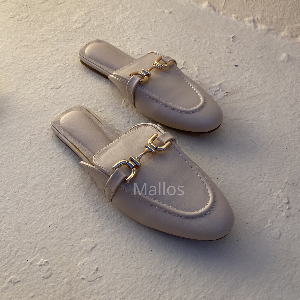 #mulesbeige #mocassinsfemme #chaussuresfemme #stylechic #looktendance #fashionfemme #outfitbeige #muleschic #tendance2026 #mallos #mallosstyle #mallosfashion #beige