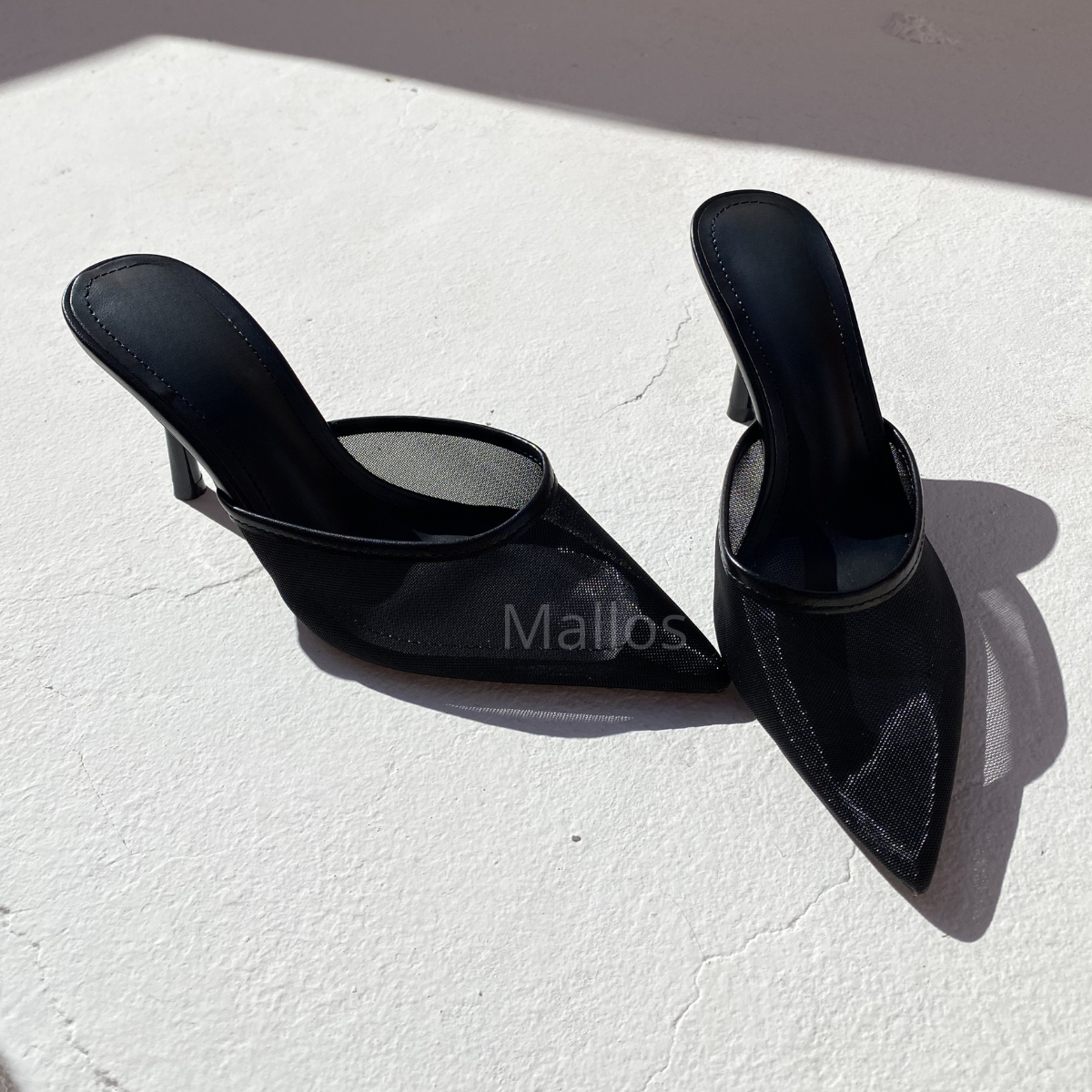 #escarpinsluxe #escarpinsnoirs #talonfin #chaussuresluxe #femmeelegante #stylehautdegamme #modefemme #chicintemporel #couturestyle #luxuryshoes #blackheels #eveninglook #fashionluxury #escarpinsfemme #mallos #mallosshoes #chaussuresmaroc #tendanceluxe #designraffine #modernfeminity