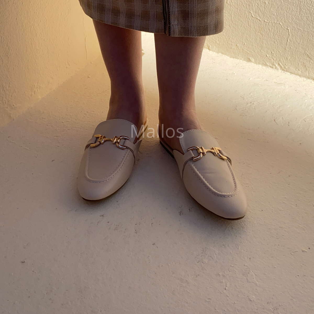 #mulesbeige #mocassinsfemme #chaussuresfemme #stylechic #looktendance #fashionfemme #outfitbeige #muleschic #tendance2026 #mallos #mallosstyle #mallosfashion #beige